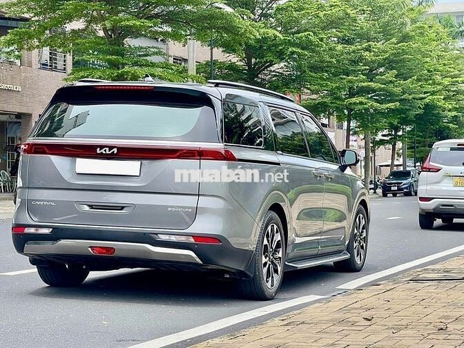 Kia Carnival 2.2D Signature 2024 - chất xe như mới