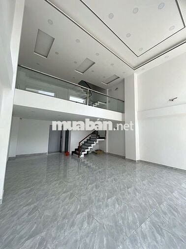 Cho thuê nhà mặt tiền đường Nguyễn Xuân Khoát, dt 10x13 trệt 3 lầu