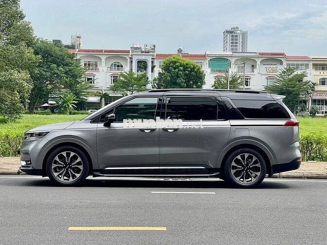 Kia Carnival 2.2D Signature 2024 - chất xe như mới