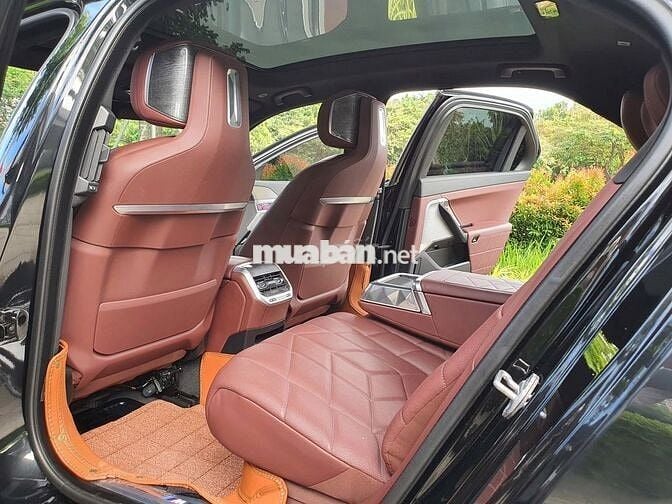 BMW 7 Series 2023 735Li M Sport - 16000 km