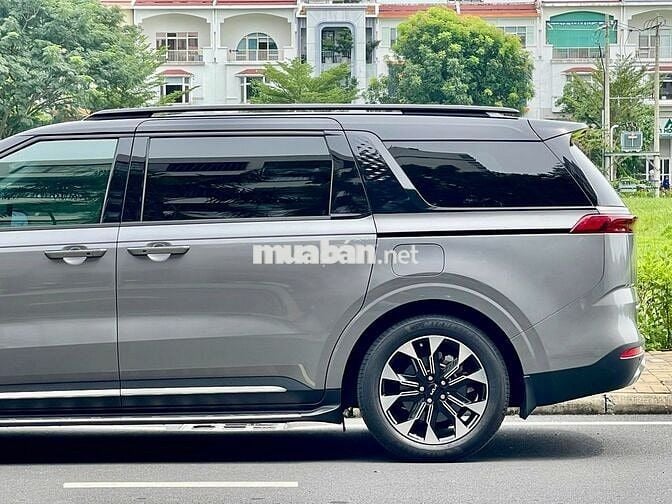 Kia Carnival 2.2D Signature 2024 - chất xe như mới