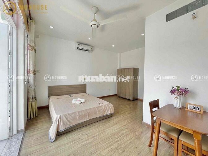 Ban công. Full nội thất. Thang Máy Hoàng Hoa Thám Tân Bình