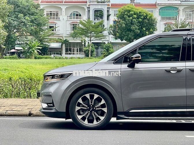 Kia Carnival 2.2D Signature 2024 - chất xe như mới