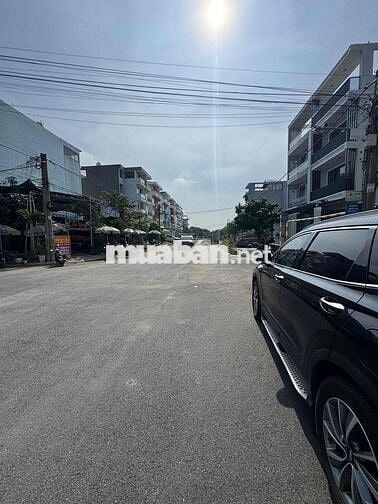 Cần Bán . đất lô Góc . Lô nhì Đ Lê Bôi .P7 Q8 .DT 8x20