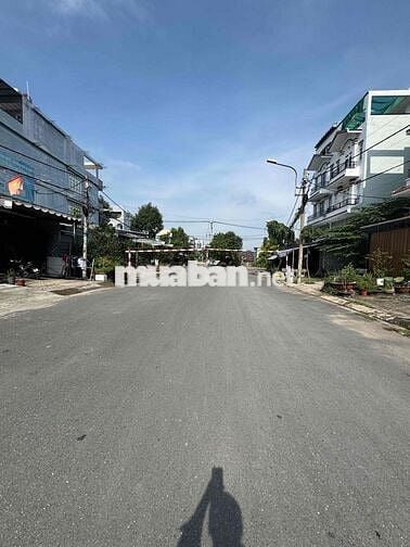 Cần Bán . đất lô Góc . Lô nhì Đ Lê Bôi .P7 Q8 .DT 8x20
