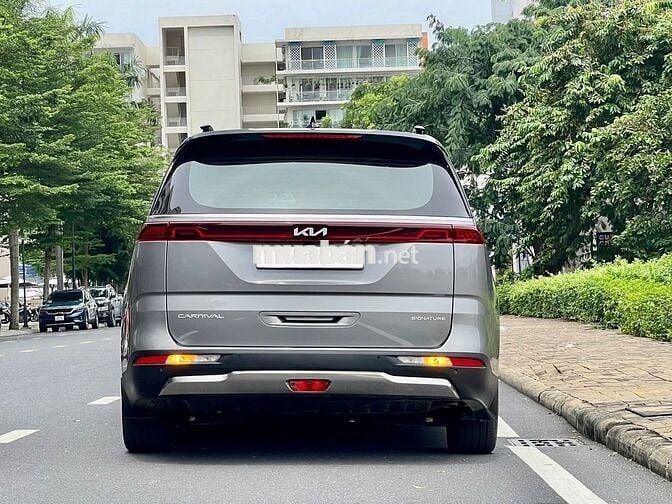 Kia Carnival 2.2D Signature 2024 - chất xe như mới