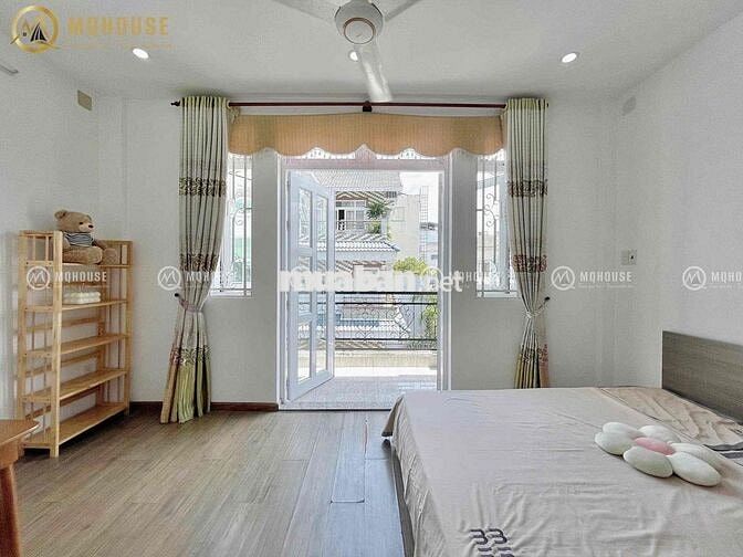 Ban công. Full nội thất. Thang Máy Hoàng Hoa Thám Tân Bình