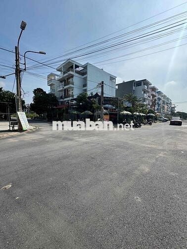 Cần Bán . đất lô Góc . Lô nhì Đ Lê Bôi .P7 Q8 .DT 8x20