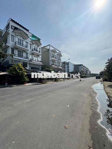Cần Bán . đất lô Góc . Lô nhì Đ Lê Bôi .P7 Q8 .DT 8x20