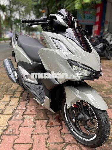 Xe máy Honda Vario 160 màu xám đời 2023