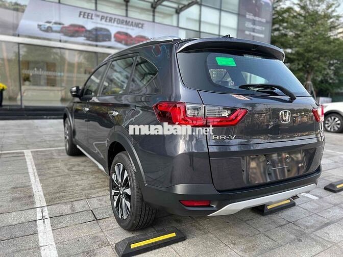 Honda BRV L Xám, 1 xe giao ngay, cho vay 85% giá