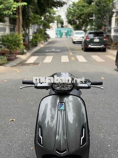 em cần bán xe vespa 125 iget abs nhà đi