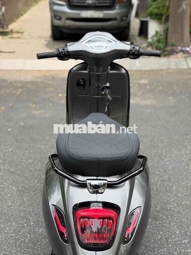 em cần bán xe vespa 125 iget abs nhà đi