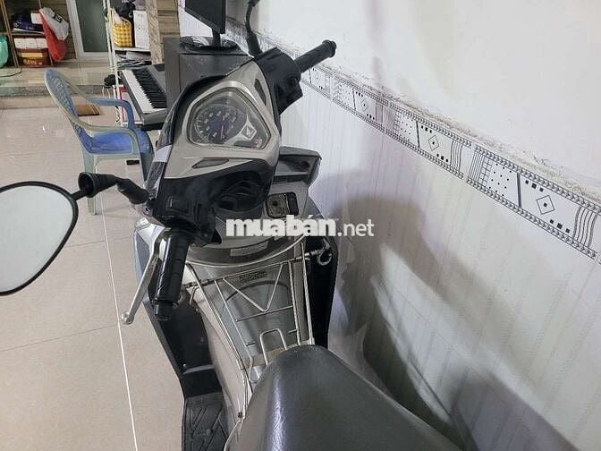 Xe máy Honda Air Blade màu bạc đã qua sử dụng
