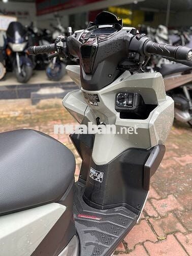 Xe máy Honda Vario 160 màu xám đời 2023
