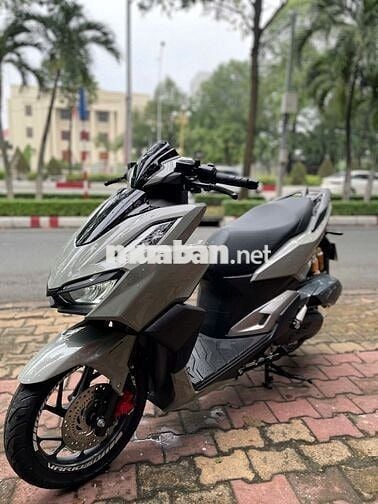 Xe máy Honda Vario 160 màu xám đời 2023