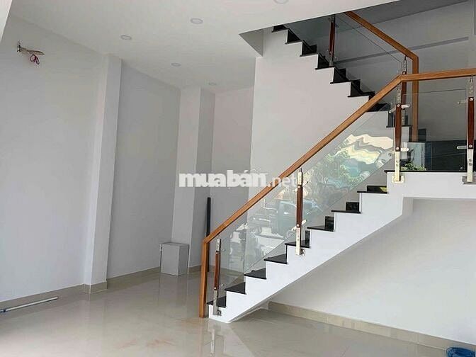 Cho thuê nhà mặt tiền đường Lũy Bán Bích, dt 5x22 trệt 3 lầu