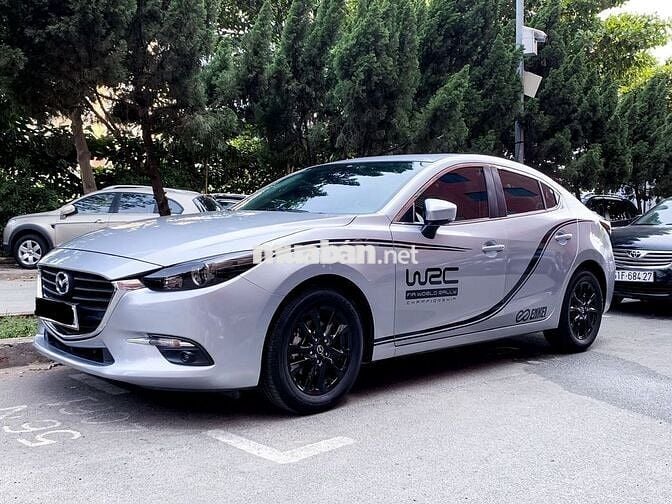 Mazda 3 AT 2017 màu Bạc, 67.000 km