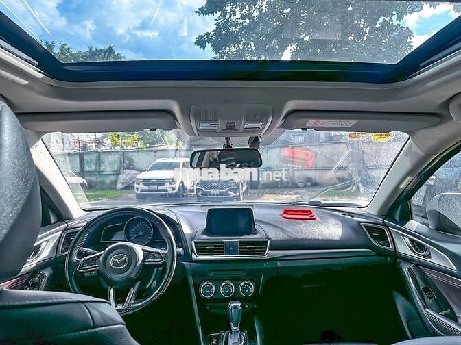 Mazda 3 AT 2017 màu Bạc, 67.000 km