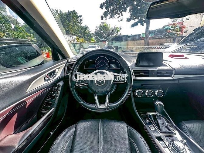 Mazda 3 AT 2017 màu Bạc, 67.000 km