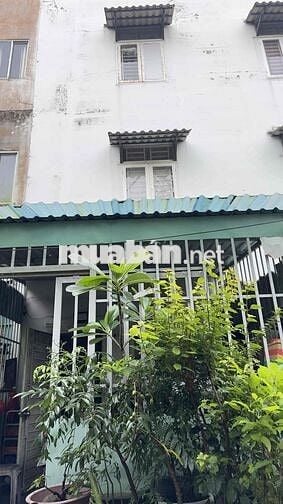 nhà phố 1 trệt, 2 lầu đường xe hơi vào tận nhà, cơ sân trước sân sau