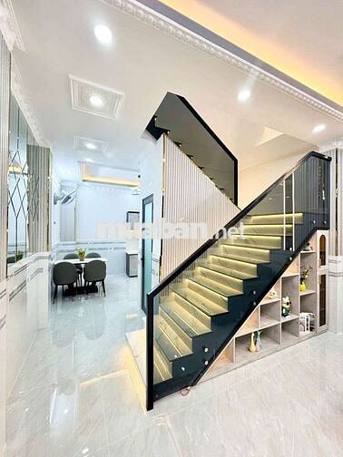 🔥🔥🔥 BÁN NHÀ TO ĐẸP - GIÁP QUẬN 7 🔥🔥🔥