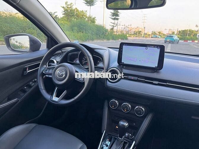 Mazda 2 Luxury 2020 số tự động màu trắng