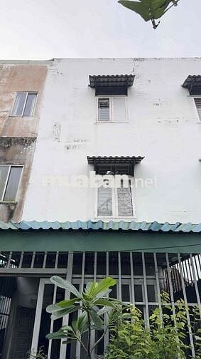 nhà phố 1 trệt, 2 lầu đường xe hơi vào tận nhà, cơ sân trước sân sau