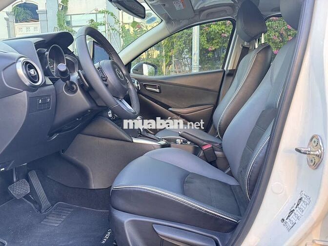 Mazda 2 Luxury 2020 số tự động màu trắng