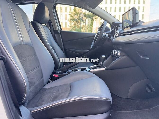 Mazda 2 Luxury 2020 số tự động màu trắng