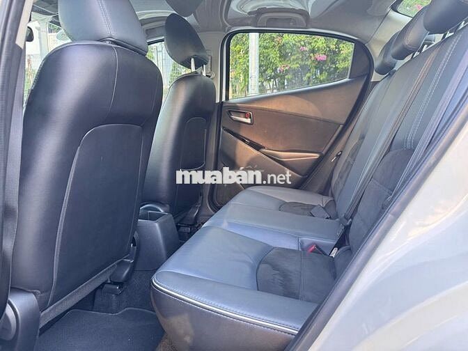 Mazda 2 Luxury 2020 số tự động màu trắng