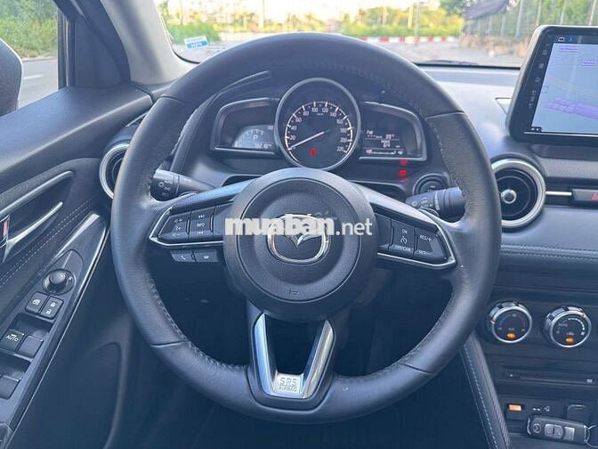 Mazda 2 Luxury 2020 số tự động màu trắng