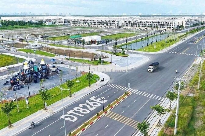 Đất nền mặt tiền đường DT 826 ngay Khu công nghiệp Long Hậu