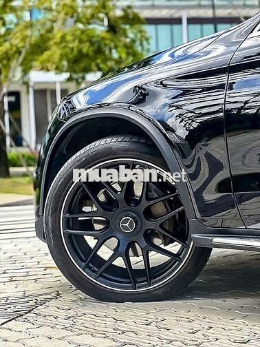 Mercedes Benz GLC250 4MATIC model 2020