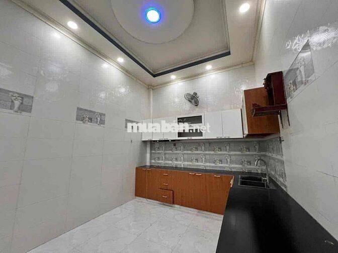 NHÀ MẶT TIỀN KD giá bằng trong hẻm trung tâm p5
