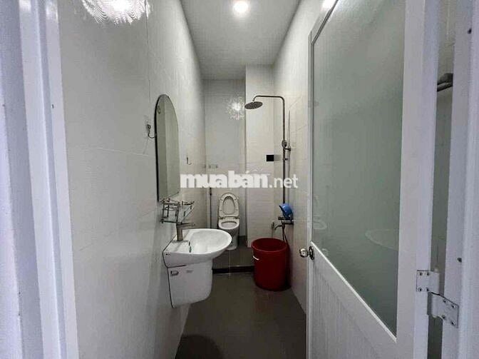 NHÀ MẶT TIỀN KD giá bằng trong hẻm trung tâm p5