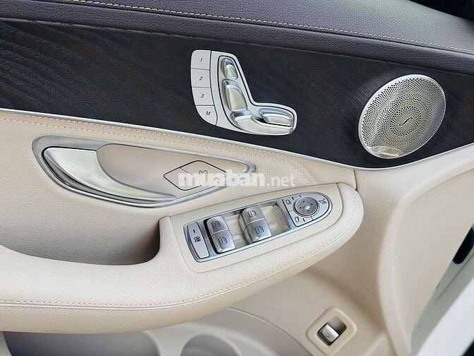 GLC200 4MATIC TRẮNG KEM 53.000KM (CHẤT XE CỰC ĐẸP)