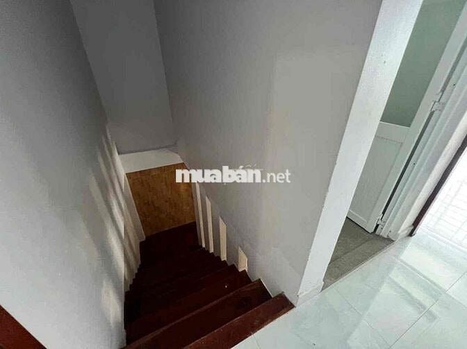 NHÀ MẶT TIỀN KD giá bằng trong hẻm trung tâm p5