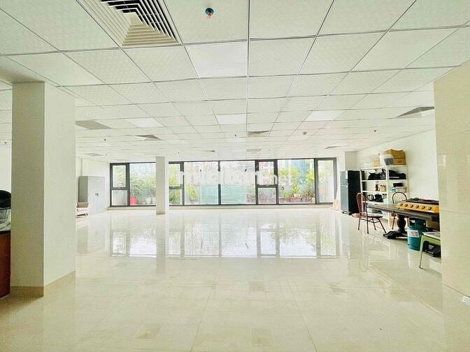 Cho thuê sàn văn phòng tại Hoàng Cầu 130m2 giá chỉ 22t view full kính