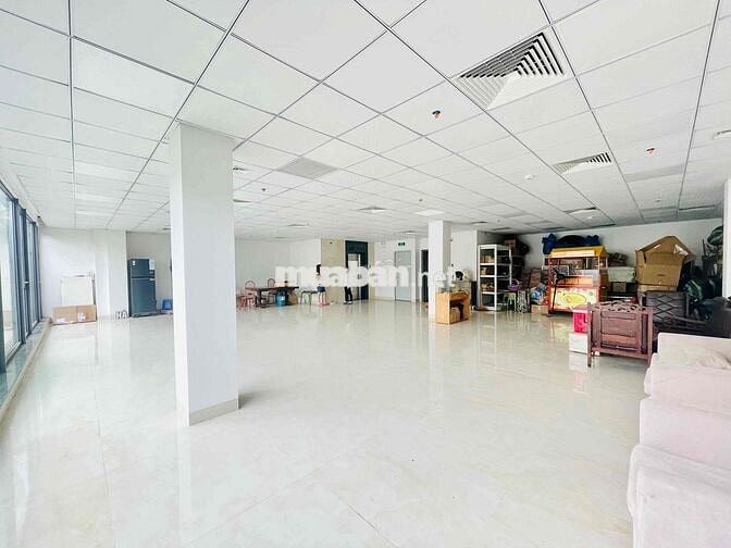 Cho thuê sàn văn phòng tại Hoàng Cầu 130m2 giá chỉ 22t view full kính