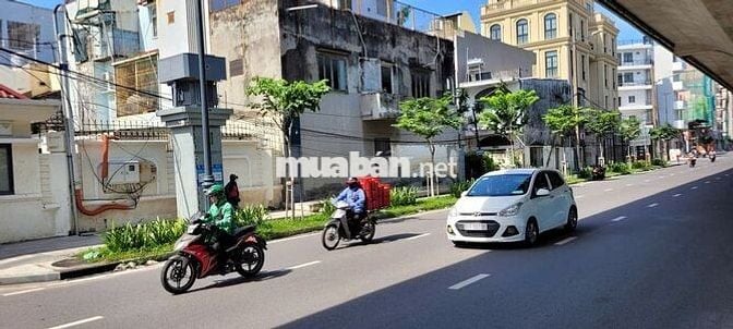 BÁN NHÀ GÓC 2 MẶT TIỀN VỊ TRÍ ĐẮC ĐỊA NGAY NHÀ GA T3