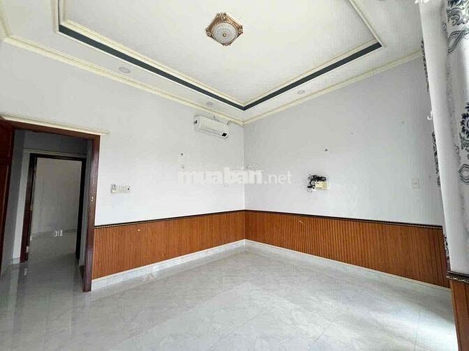 NHÀ MẶT TIỀN KD giá bằng trong hẻm trung tâm p5