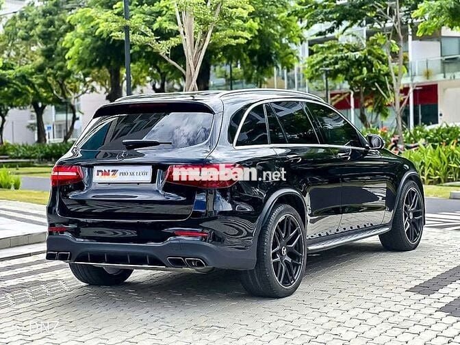 Mercedes Benz GLC250 4MATIC model 2020