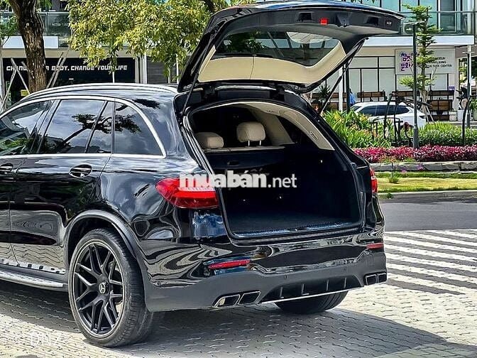 Mercedes Benz GLC250 4MATIC model 2020