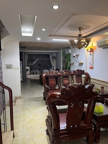 Bán nhà mặt phố ,1 hầm 3 tầng . Giá 18.5 tỷ 