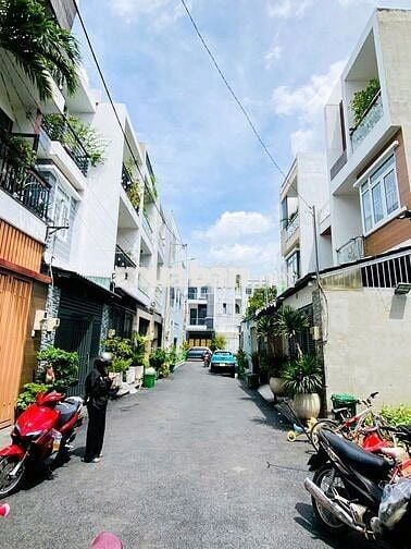 Đặg Văn Bi Trường Thọ đất ô tô đậu trước-cạnh ga Metro-Xây Dựng 4 tầng