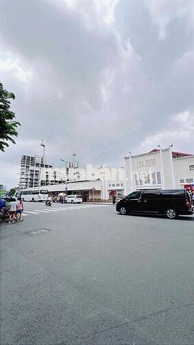 mặt tiền cửa đông chợ bến thành