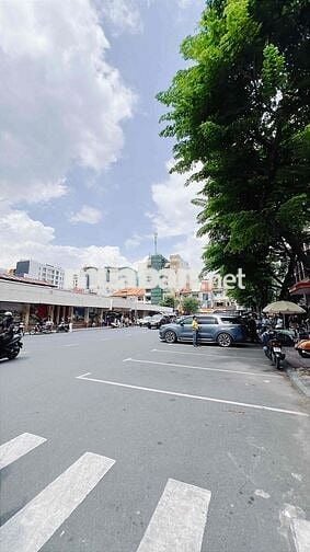 mặt tiền cửa đông chợ bến thành