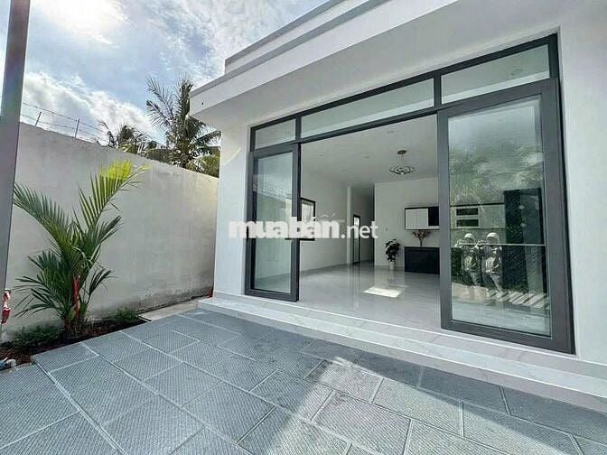 NHÀ CẤP 4 - MỚI HOÀN THIỆN - SỔ RIÊNG - NGAY TRUNG TÂM