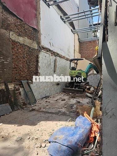 Đất vàng Lạc long Quân, phân lô, ô tô vào nhà, kinh doanh sầm uất